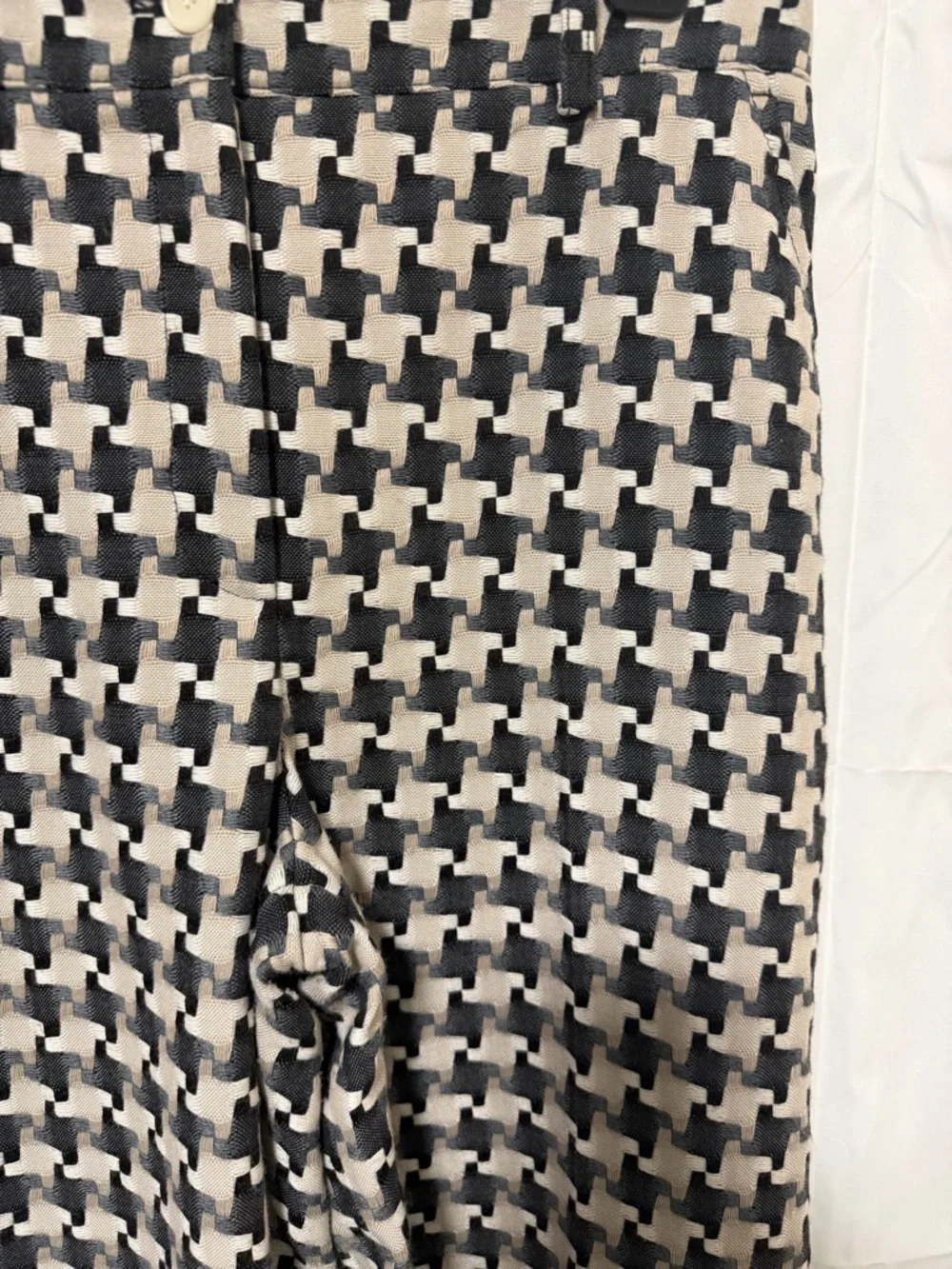 Akris Punto Black and Cream Houndstooth Wide-Leg Pants - Picture 2 of 6